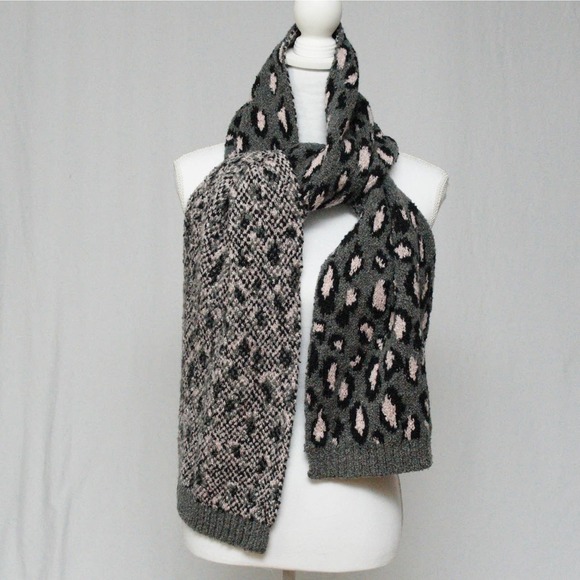 C.C Exclusives Soft Leopard Print Knit Scarf - Picture 3 of 5